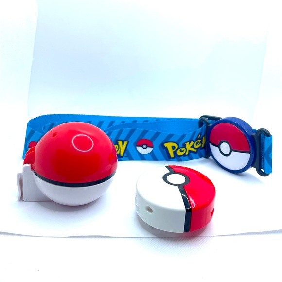 Nintendo Pokemon 2018 Adjustable Belt Clip & 2015 Carry Poké Ball Trainer Ball - Picture 1 of 5